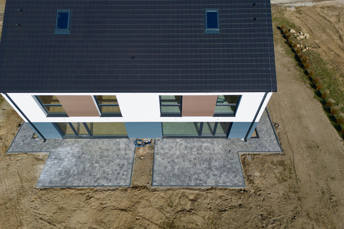 Nowoczesny dom w zabudowie bliźniaczejPrzodkowo