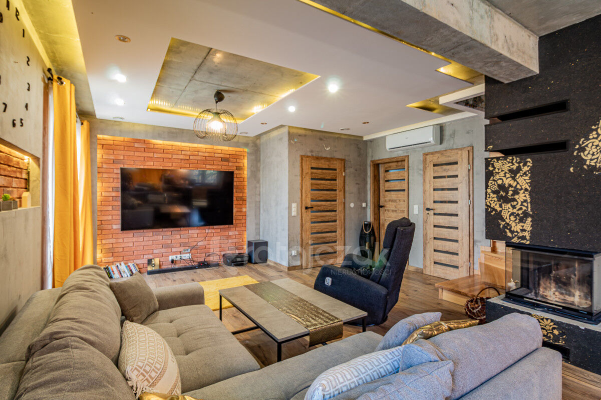 Dom jednorodzinny + 6 domków letniskowychStegna