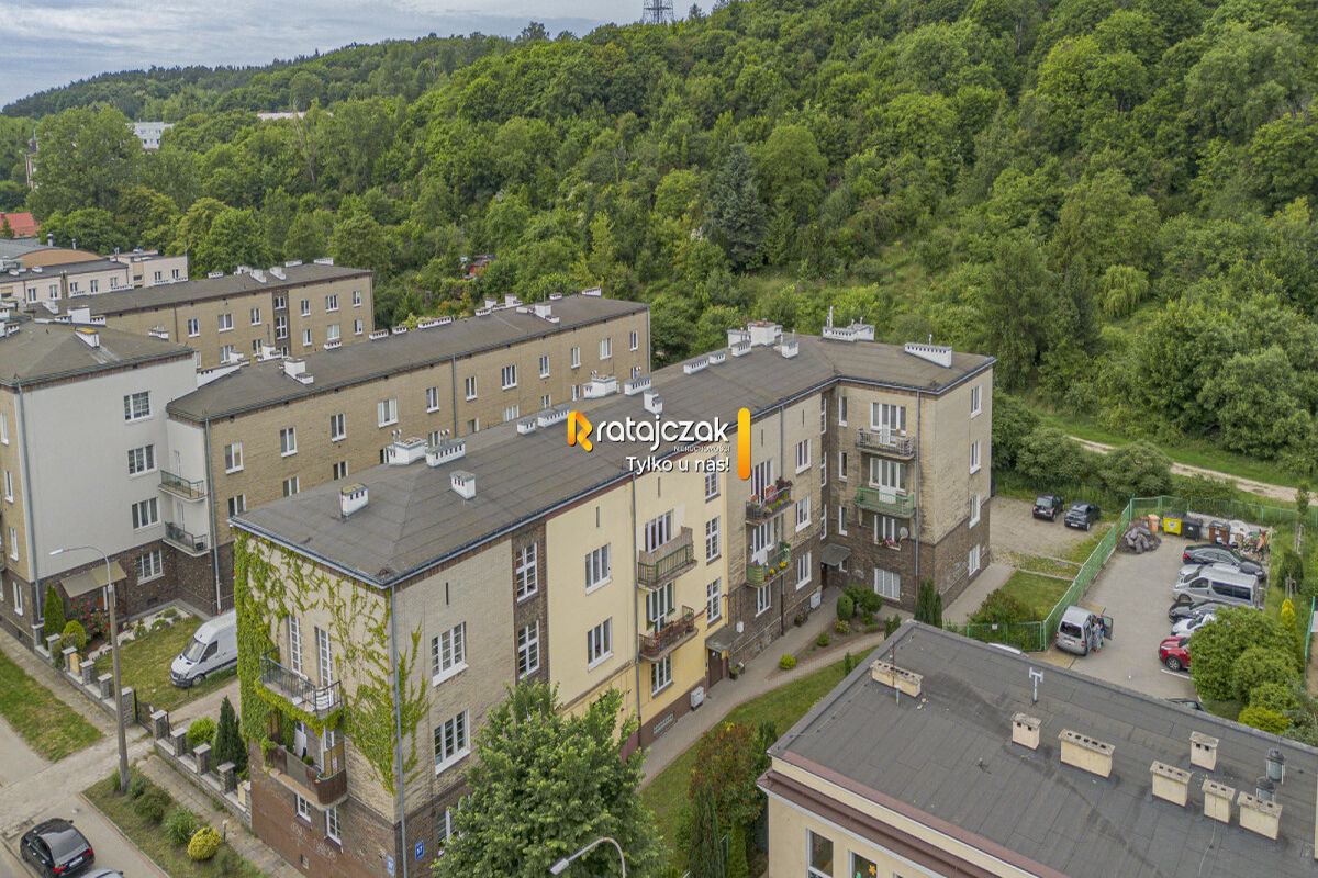 Z potencjałem  wysokie sufity  opcja ponad 120 m2Gdynia
