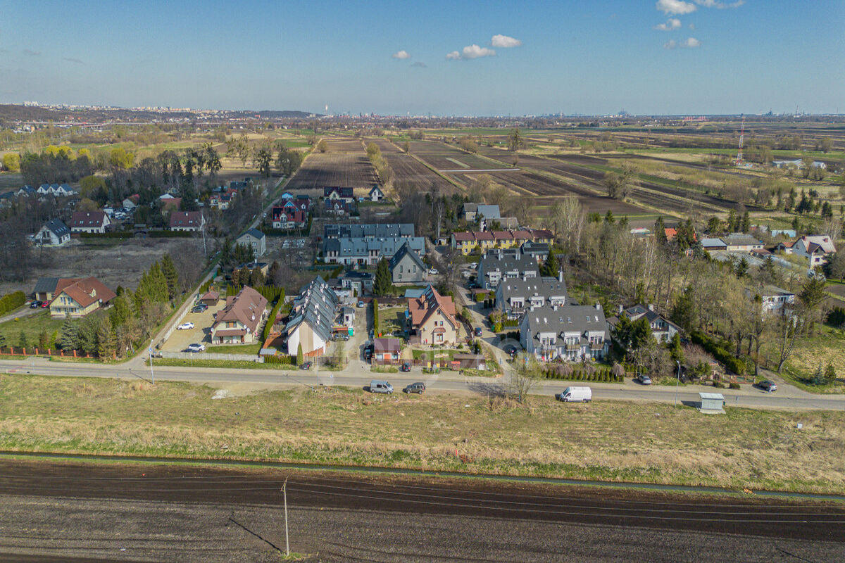 Bliźniak z Potencjałem | Działka 703 m² | RadunicaRadunica