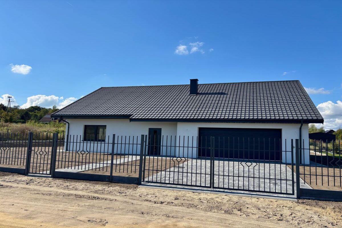 Nowoczesny dom z dużą działką blisko GdańskaKaczki