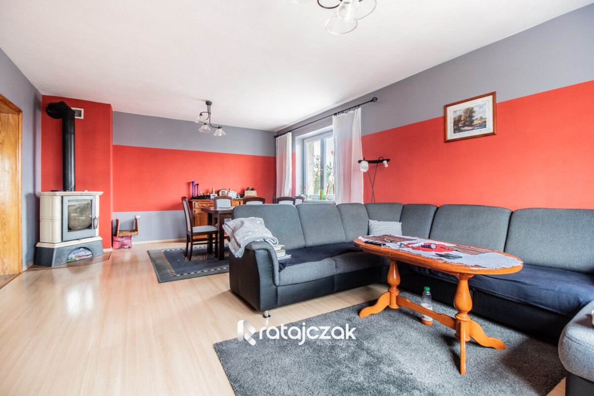 Dom wolnostojący z wydzielonymi dwoma mieszkaniamiRumia