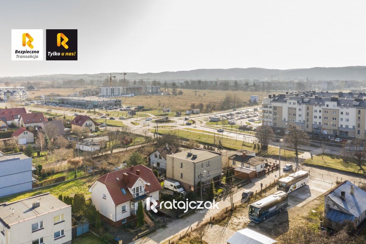 Dom wolnostojący z wydzielonymi dwoma mieszkaniamiRumia