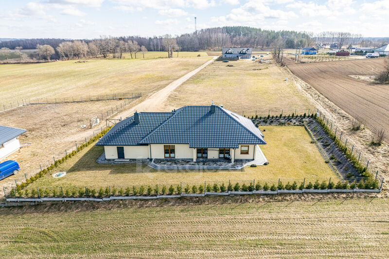 REZERWACJA - Parterowy dom wolnostojący z garażem - Strzepcz