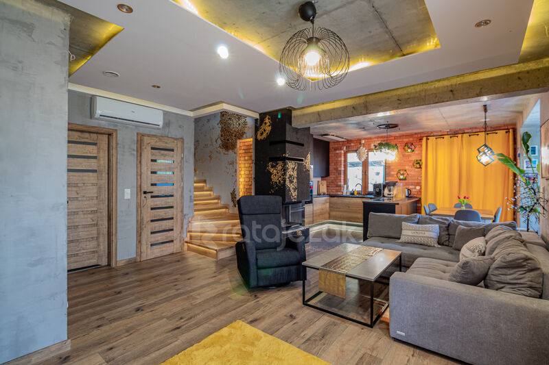 Dom jednorodzinny + 6 domków letniskowych - Stegna