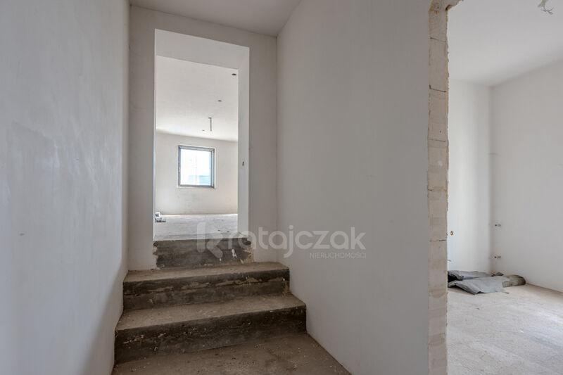 Przestronny dom z potencjałem do wykończenia - Zblewo