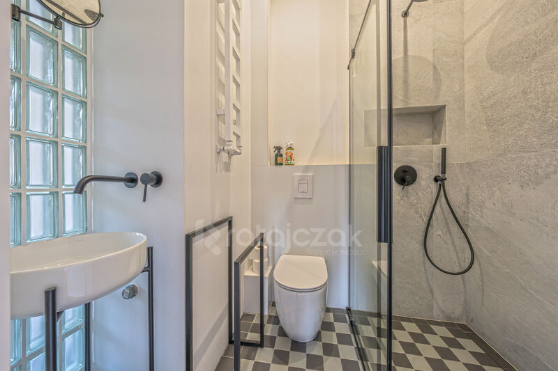 Z potencjałem  wysokie sufity  opcja ponad 120 m2 - Gdynia