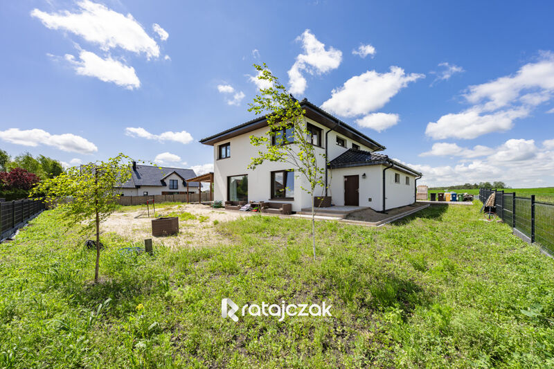Nowoczesny dom z dużym ogrodem w Chwaszczynie - Chwaszczyno