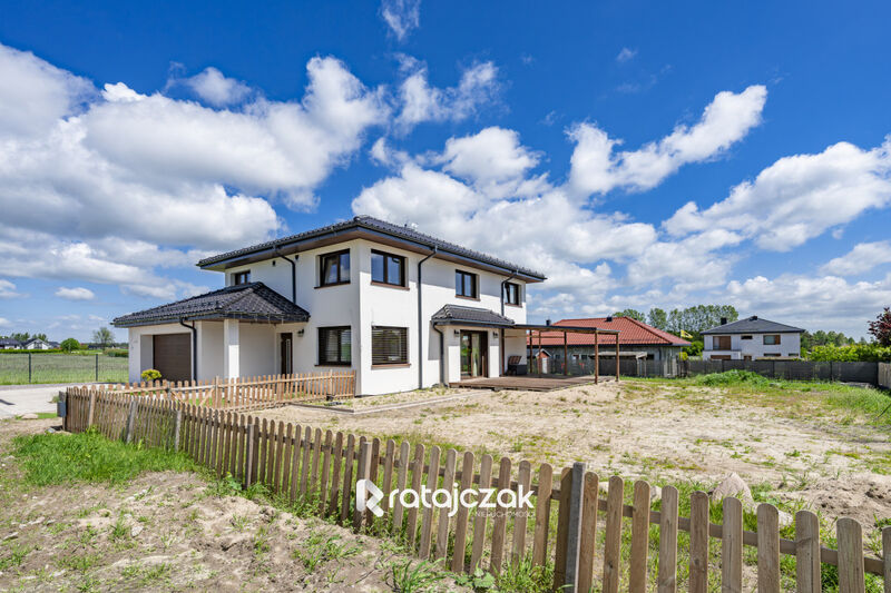 Nowoczesny dom z dużym ogrodem w Chwaszczynie - Chwaszczyno