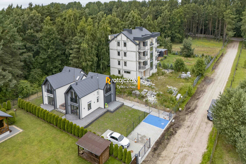 Działka nad morzem z 2 budynkami|Las|4 lokale - Chłapowo