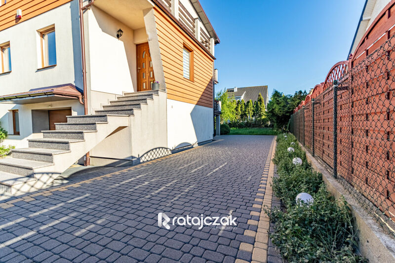 Bliźniak z dużym ogródkiem | Reda Ciechocino. - Reda