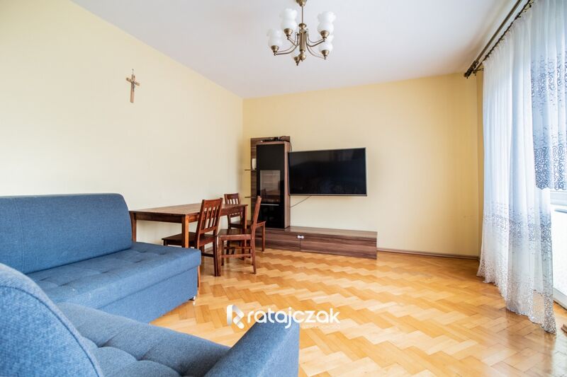 Dom wolnostojący z wydzielonymi dwoma mieszkaniami - Rumia